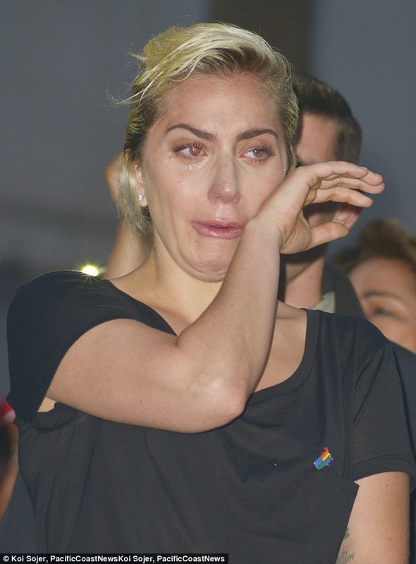Lady Gaga khoc tiec thuong nan nhan vu xa sung Orlando